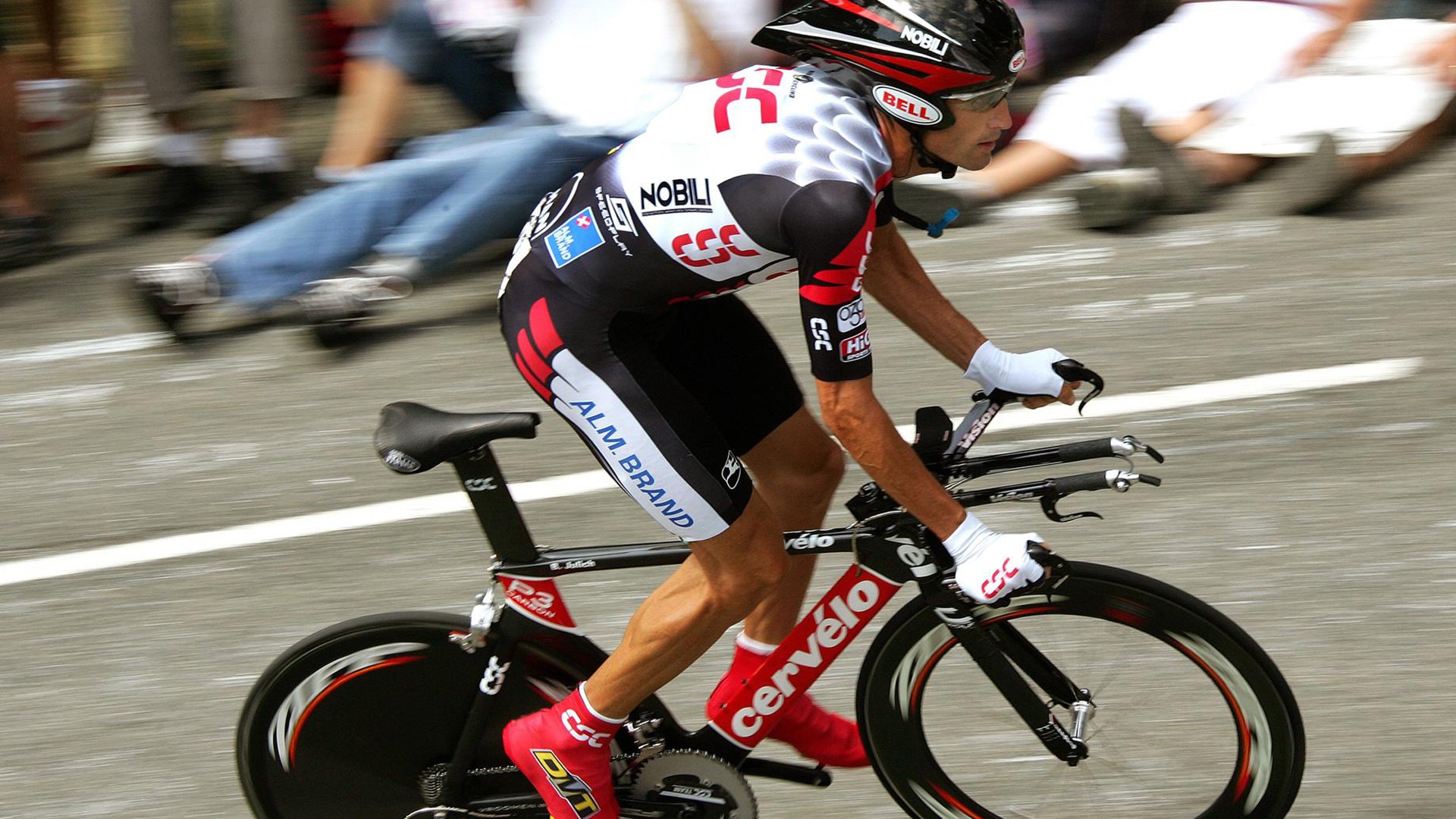 传统竹竿舞运动会，文化传承与现代结合，竹竿舞表演解说词